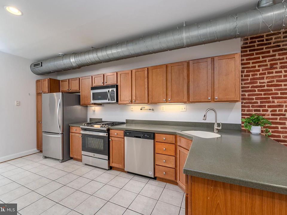 1st image of 3233 Foster Ave