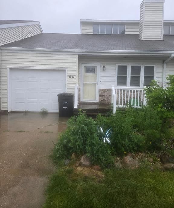 1st image of 1327 E Monroe St
