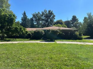 1661 Winthrop Rd, Bloomfield Hills, MI 48302