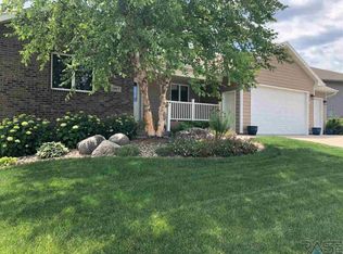 1917 W River Bluff Dr, Brandon, SD 57005