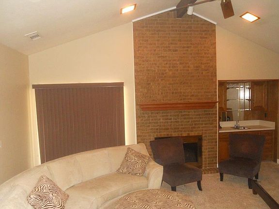 4th image of 211 Oak Hill Dr