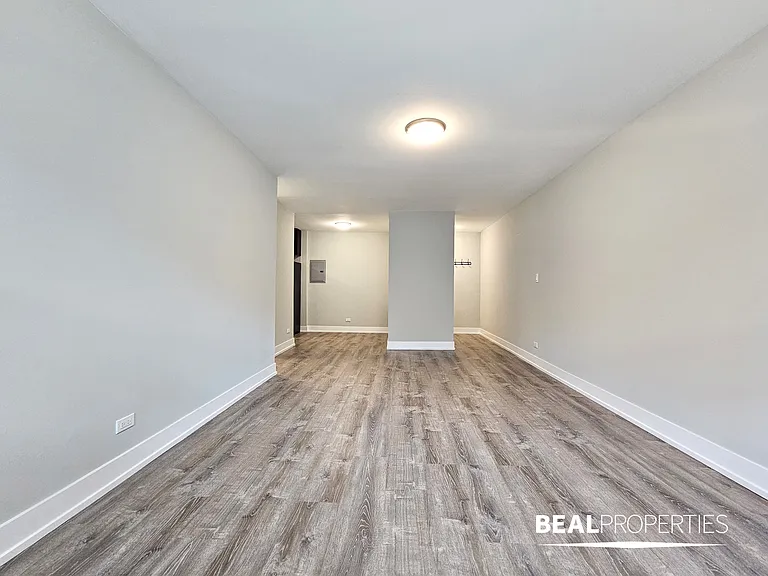 530 W Surf — Photo 99