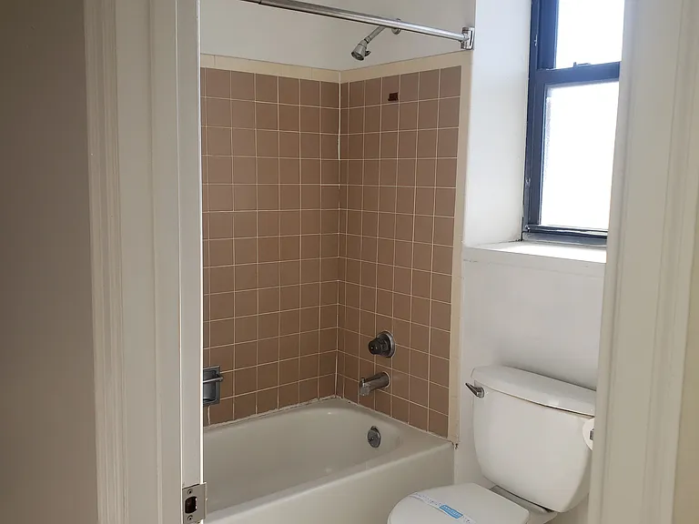 2342 S Grand Blvd #304 — Photo 8
