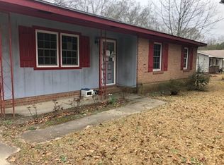 924 Johnson St, Raeford, NC 28376
