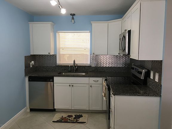 5th image of 450 Woodland St