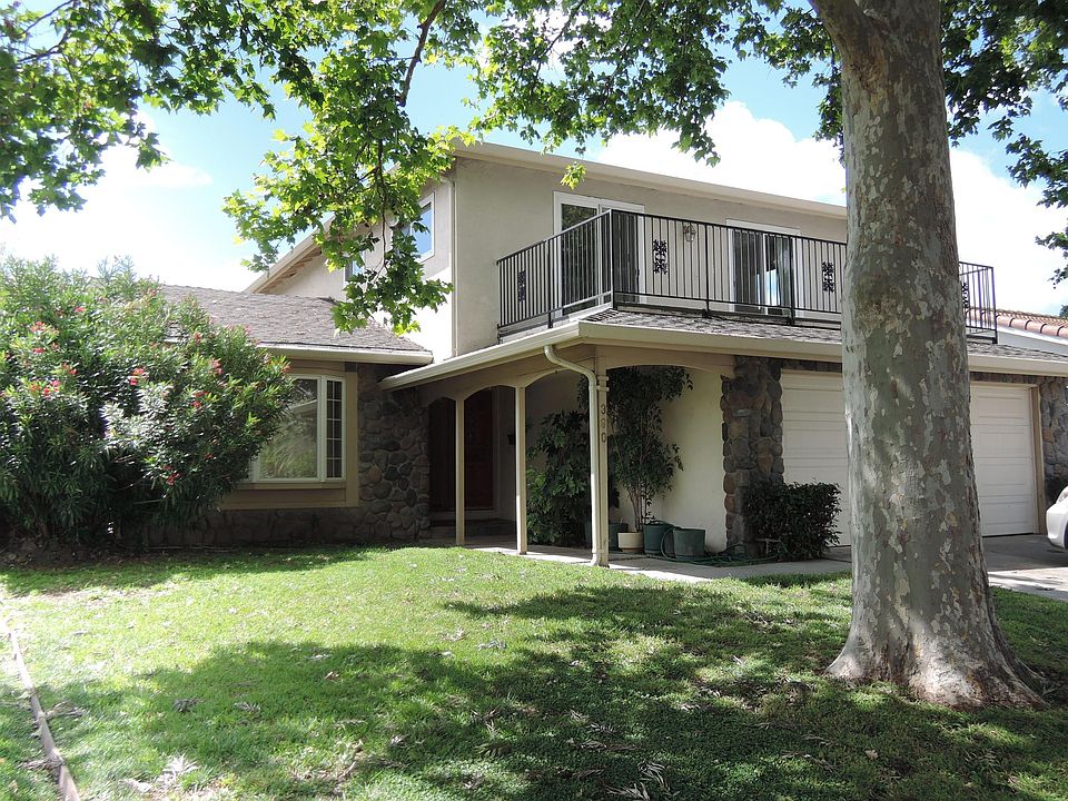 1st image of 390 Los Pinos Way