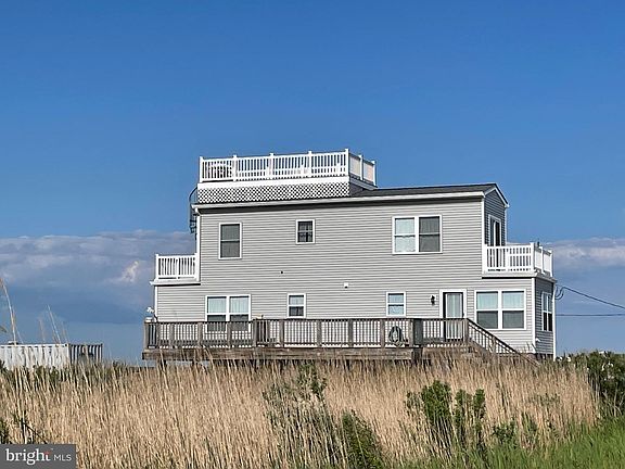 3rd image of 68 Bay Ave