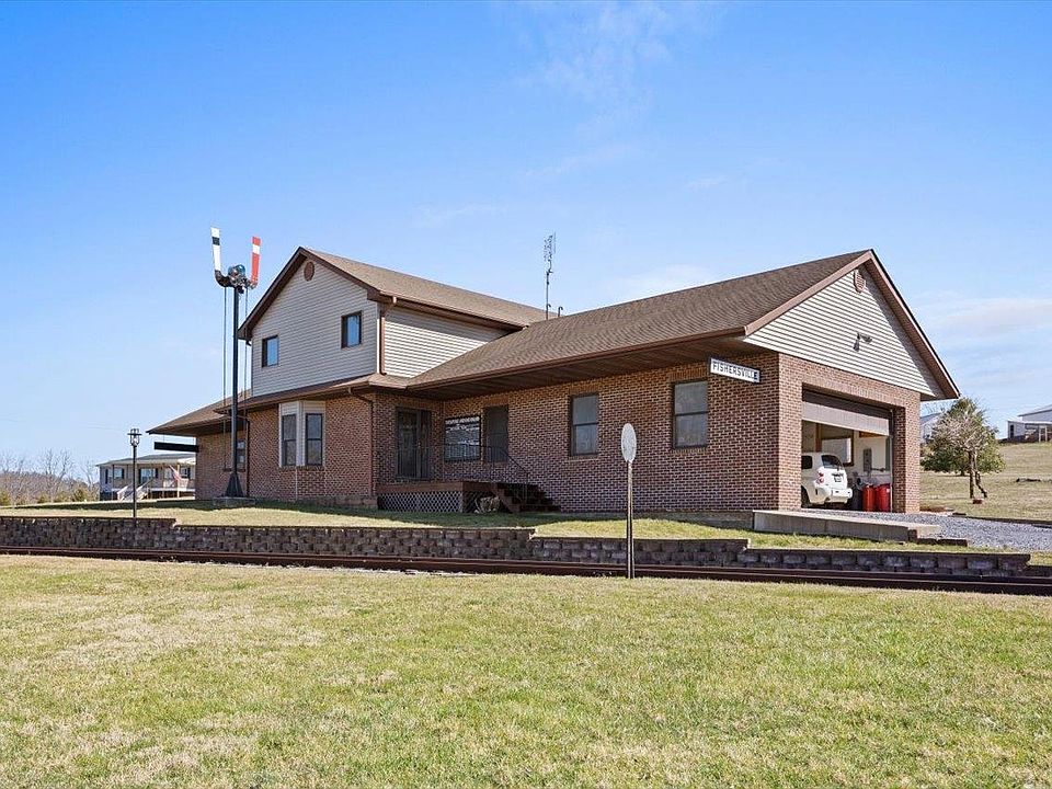 1st image of 115 Railroad Station Ln