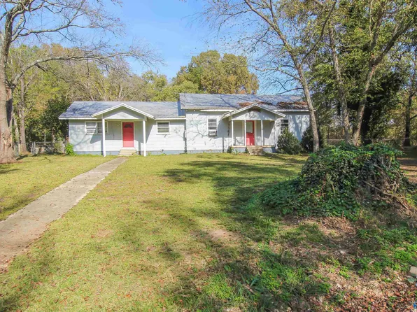 1775 Coats Bend Cir, Gadsden, AL 35901