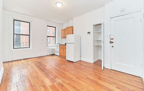 2nd image of 430 E 66th St APT 5