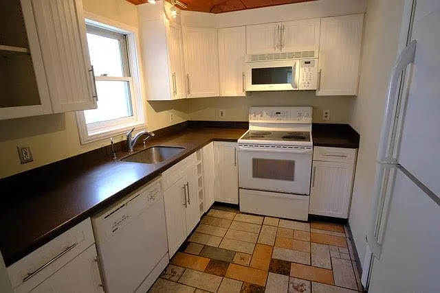 Building Photo - 37 Forbes St #B
