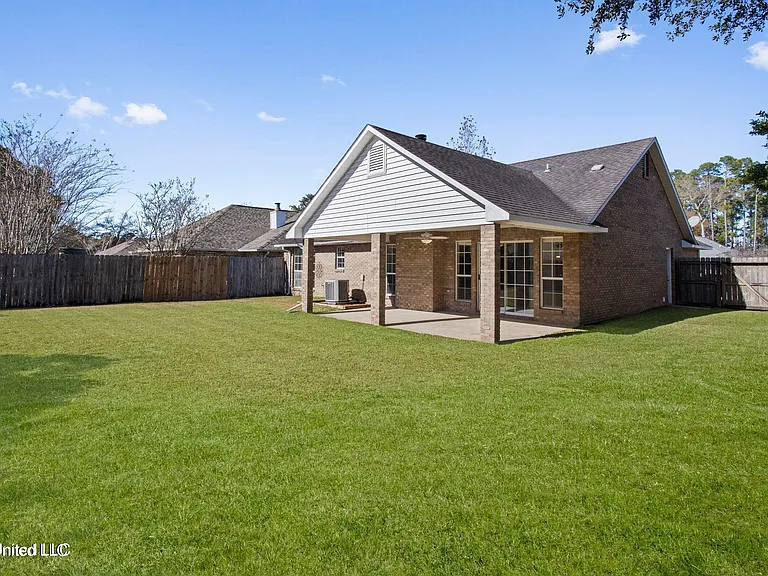 987 Bluff Rdg — Photo 24