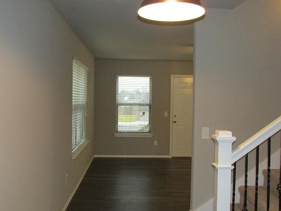 4th image of 602 SW Loudon Dr #2