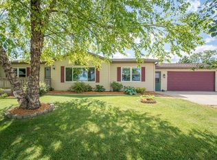 8621 Forest View Rd, Kewaskum, WI 53040