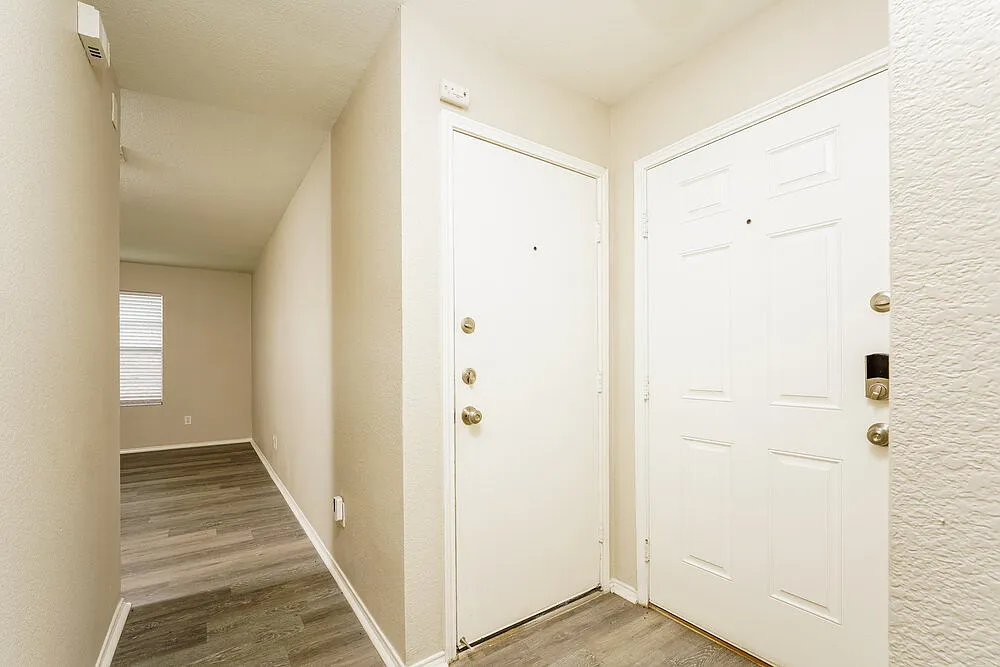 3 bed, 2.0 bath, 1222 sqft, $1,690 — Photo 3