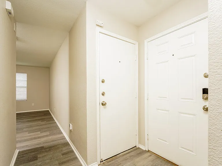 306 Olivia Ln — Photo 3