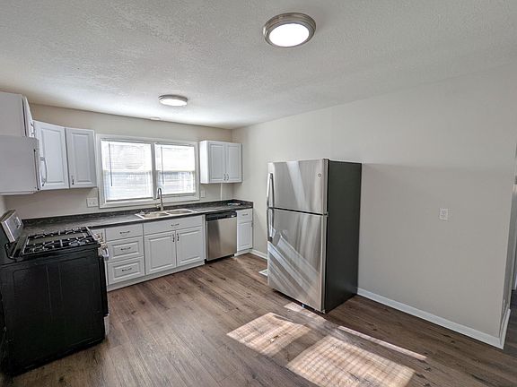 5th image of 4760 Reinhardt Dr