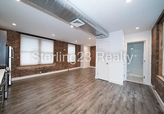 4th image of 26-20 Hoyt Ave S #2RR