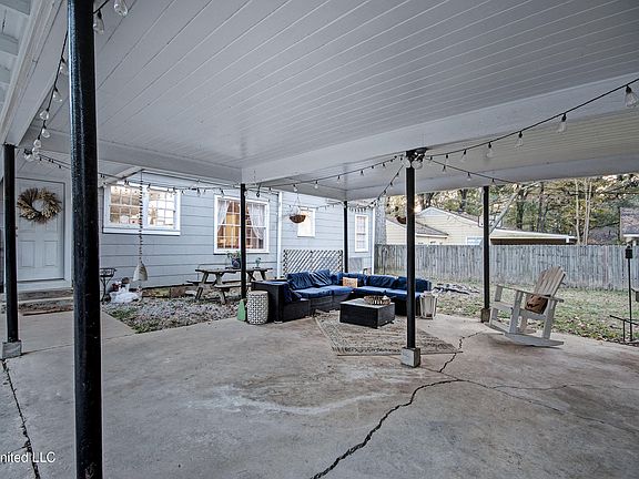 2nd image of 836 Brookwood Rd