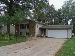 115 Park Lane Cir, Park View, IA 52748