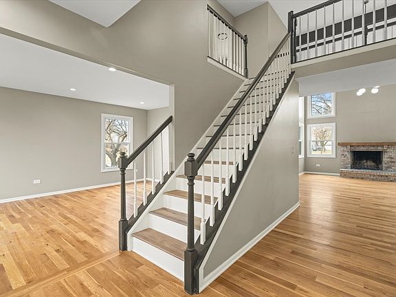 3rd image of 256 Hill North Dl