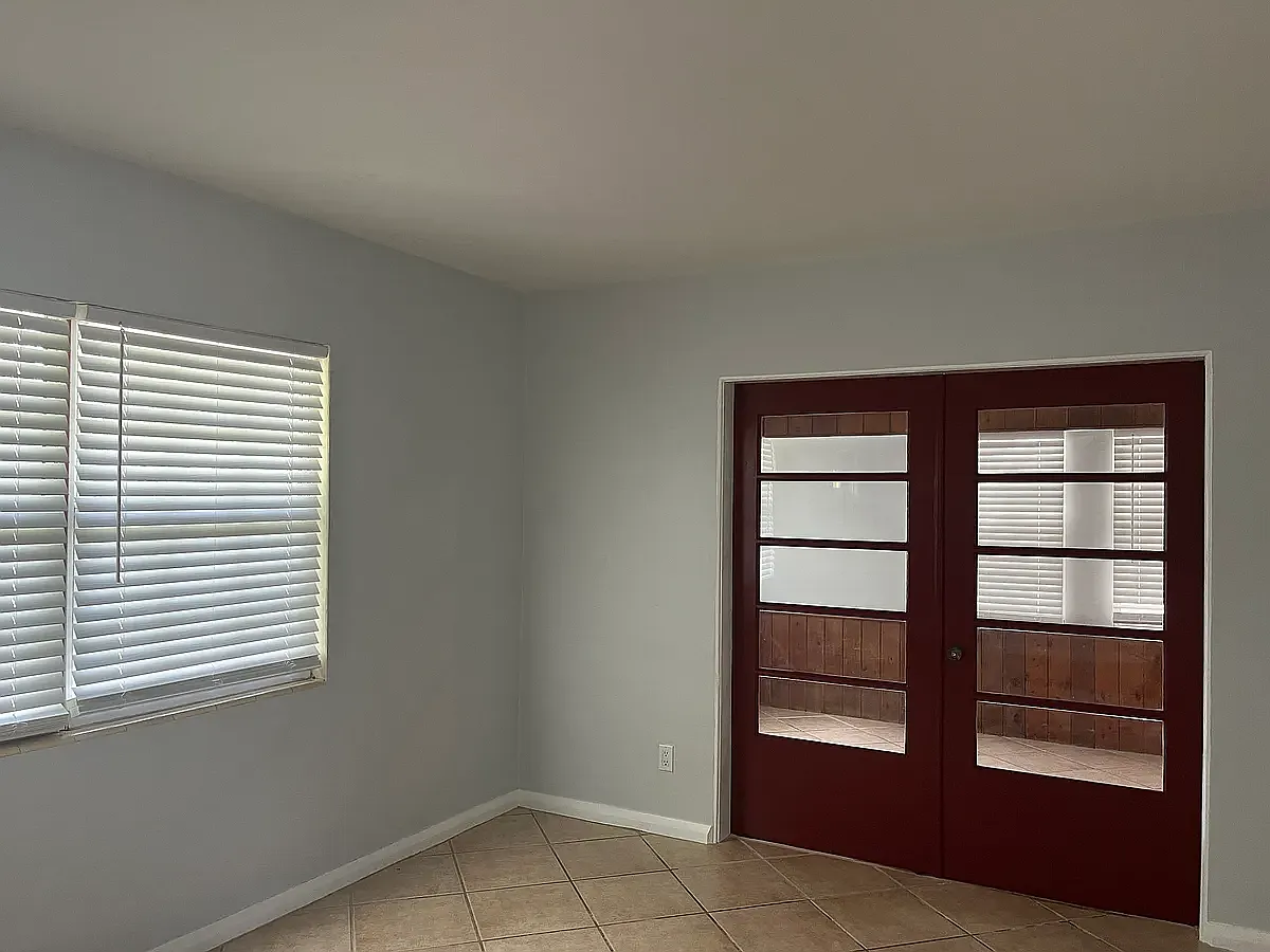 527 Edwards Dr — Photo 4