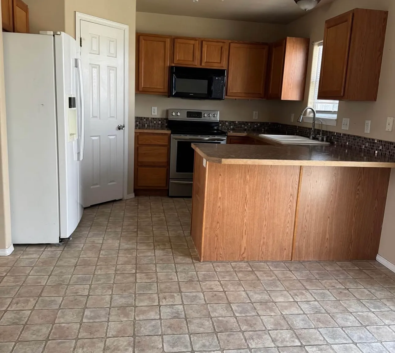 4 bed, 1436 sqft, $2,000 — Photo 4