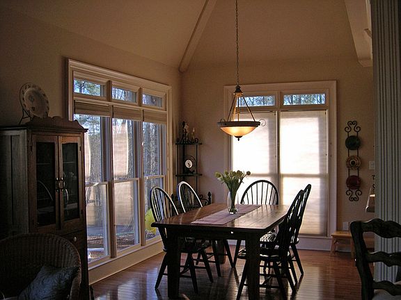 Breakfast room with lake view