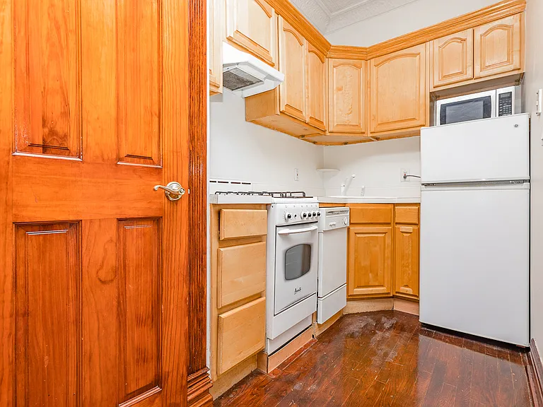 1079 Broadway #2B — Photo 8