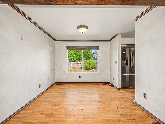 4th image of 4493 Glacier St