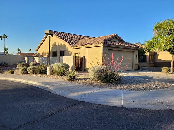 3rd image of 522 W Julie Dr