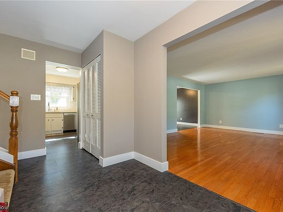 2nd image of 209 Parkview Dr
