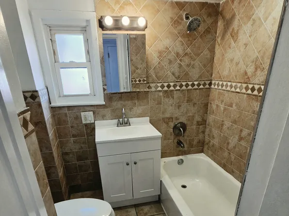 127 W 29th St #3, Bayonne, NJ 07002
