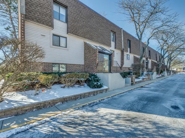 421 Elm St APT 6K, Deerfield, IL 60015