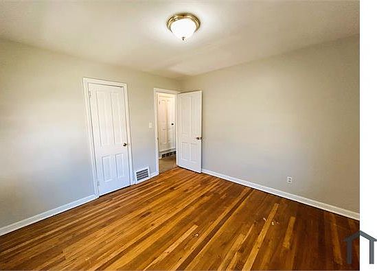 4th image of 25450 Shoreview Ave