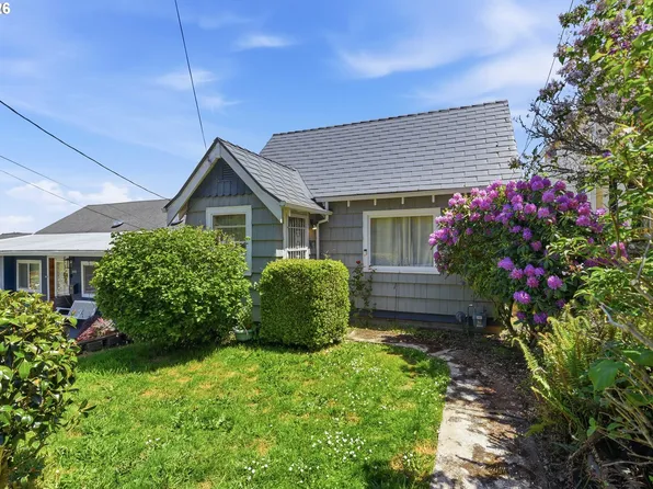 846 S 11th St, Coos Bay, OR 97420