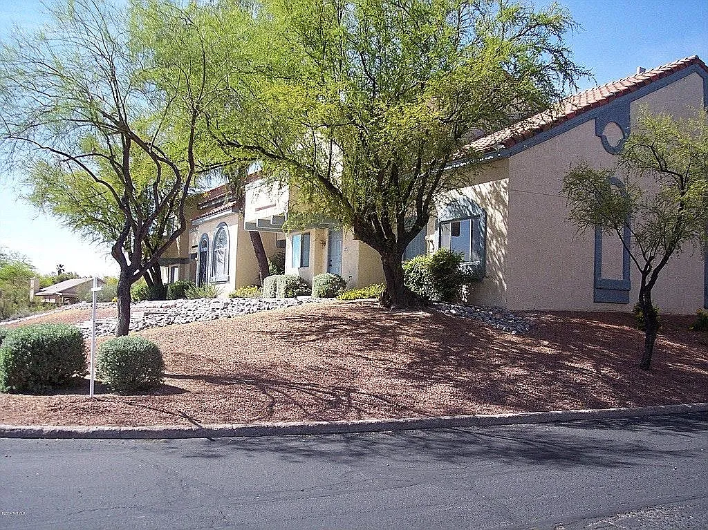 2 bed, 1017 sqft, $1,595 — Photo 1