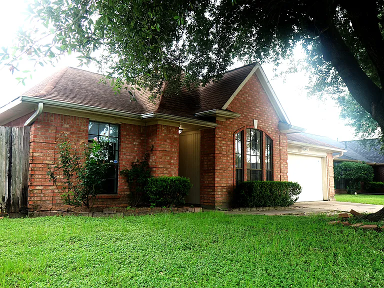 5230 Findlay Dr — Photo 1
