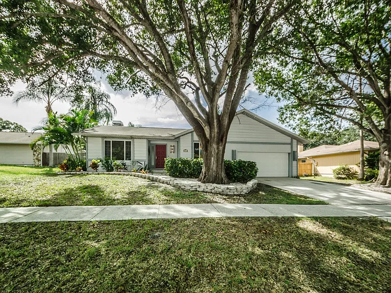 3374 Hyde Park Dr — Photo 20