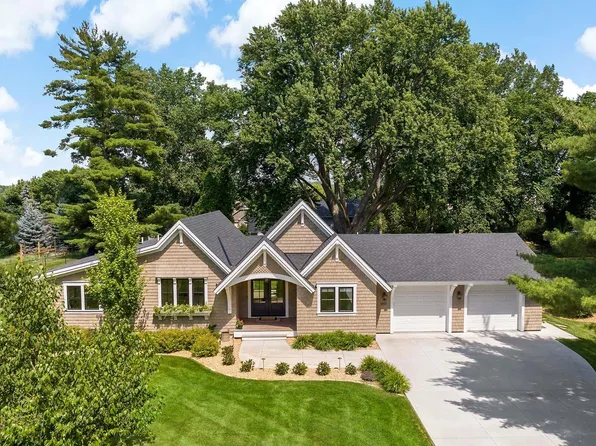 5815 Howards Point Rd, Shorewood, MN 55331