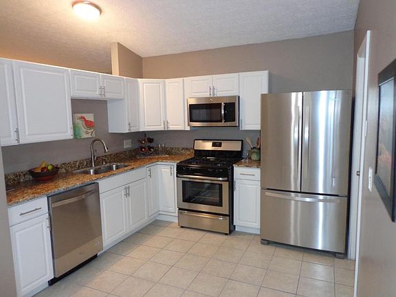 3rd image of 2988 Royalwood Dr