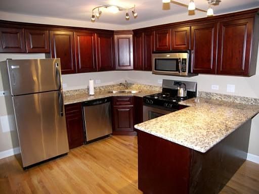 3rd image of 16W611 Mockingbird Ln APT 106