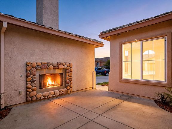 2nd image of 175 Oakridge Way