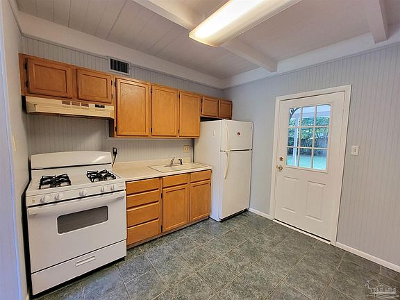 3rd image of 102 Tennessee Dr