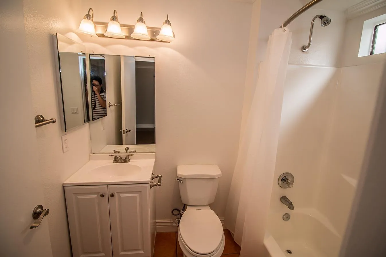 $3,000 / completely renovated 3BR+2BA+2parking, hardwood, Hollywood — Photo 3