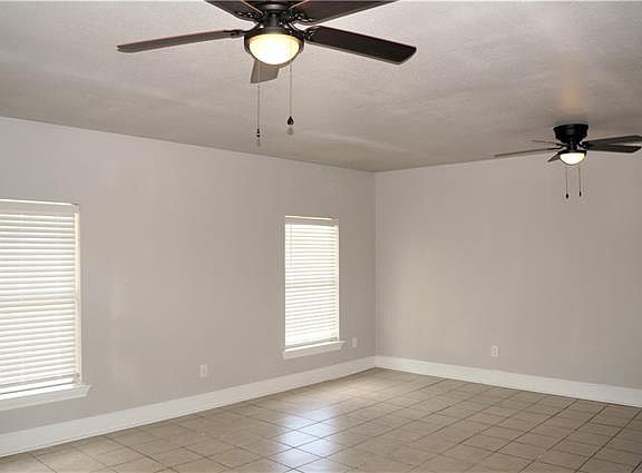 3rd image of 608 Sante Fe St