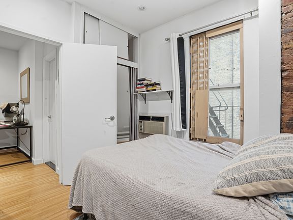 3rd image of 206 E 81st St APT 4B