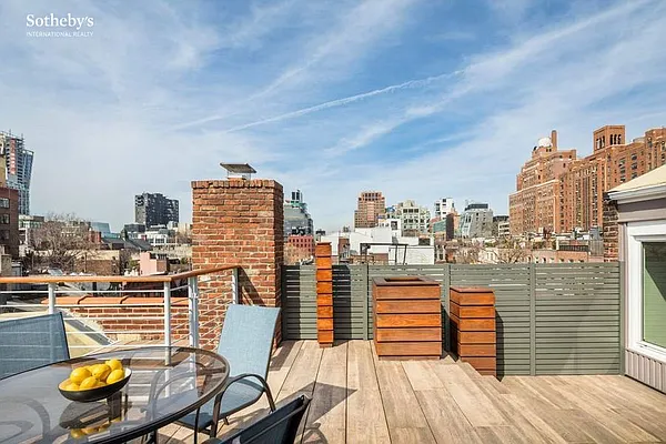 Sold by Sotheby's International Realty | media 20