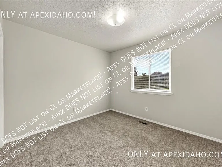 3851 N Lezana Ave — Photo 21