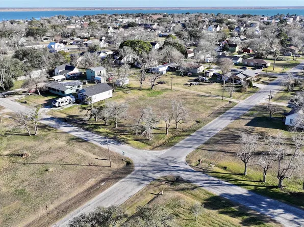 710 5th St Lot 10-11, Palacios, TX 77465